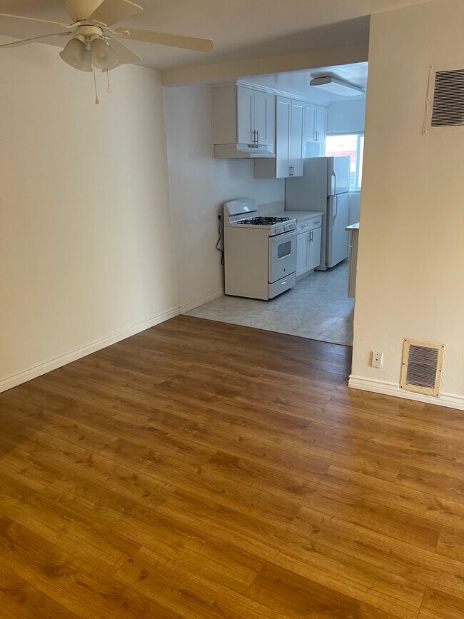 Building Photo - 4304 W 4th St