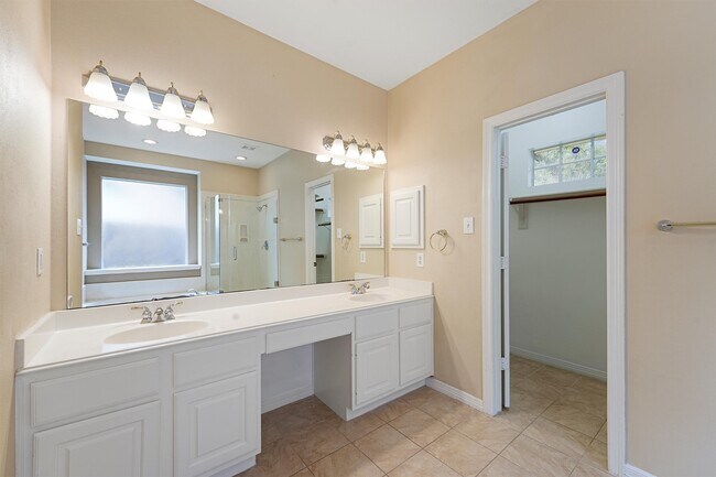 Foto del edificio - 22910 Fairleaf Cir