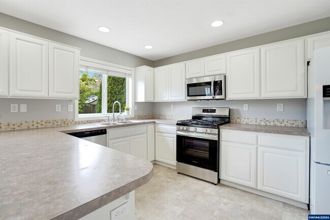 Foto del edificio - 7862 St Charles St NE