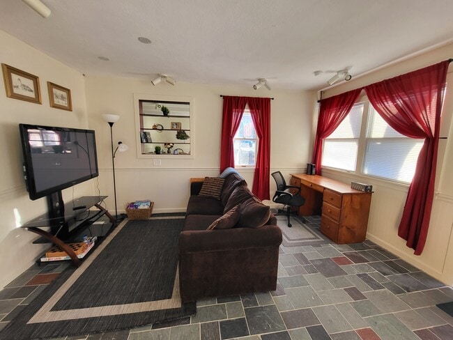 Building Photo - 30 Main St