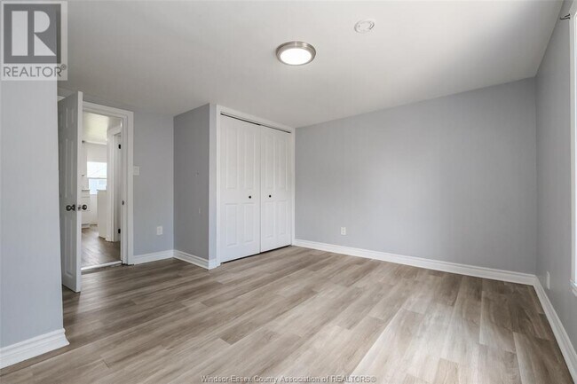 Photo du bâtiment - 948 University Ave E