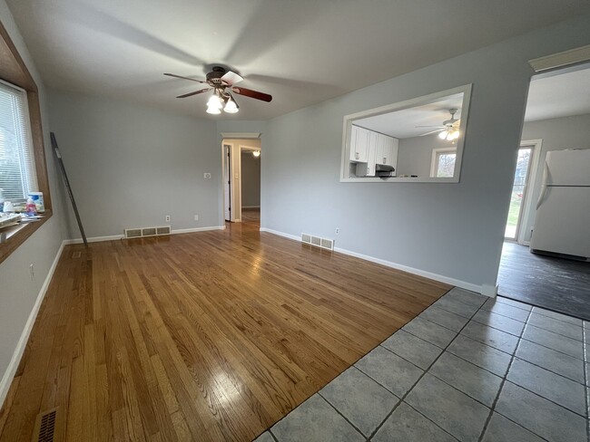 Building Photo - 1013 Althoff Dr