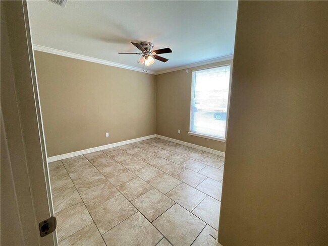 Building Photo - 7210 Lake Serenity Dr