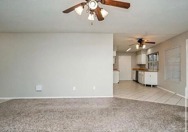 Foto del edificio - 423 Southlake Dr