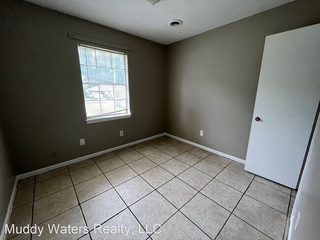Foto del edificio - 3 br, 1 bath House - 6780 Pinehurst Rd