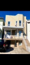 Building Photo - 224 Oak St