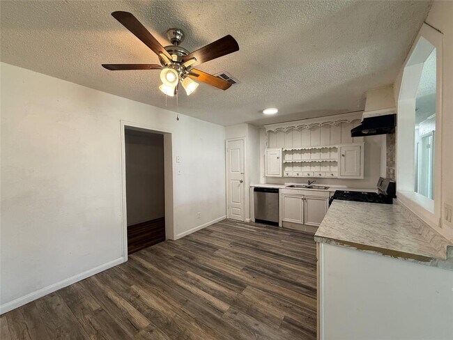 Foto del edificio - 6204 Dove Springs Cir