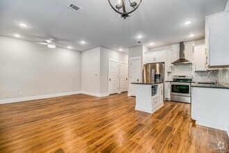 Building Photo - 230 N De Villiers St
