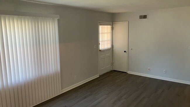 Building Photo - 4108 Woodcliffe Ave