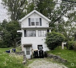 Building Photo - 2893 Hemlock St