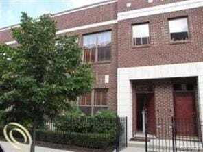 Primary Photo - 64 W Bethune Ave