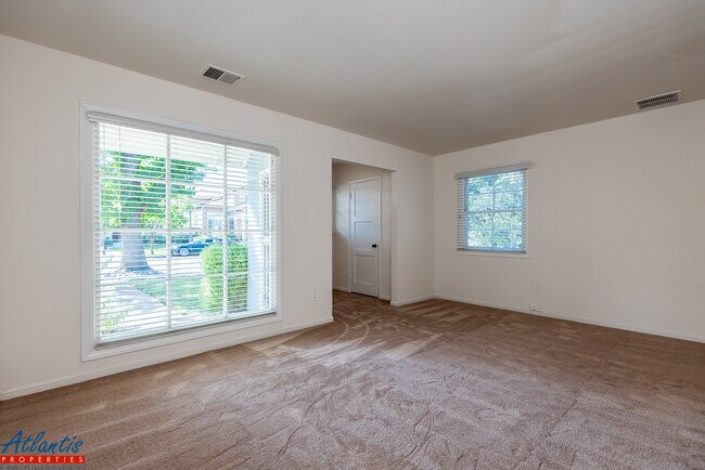 Foto del edificio - 1724 Creek Dr