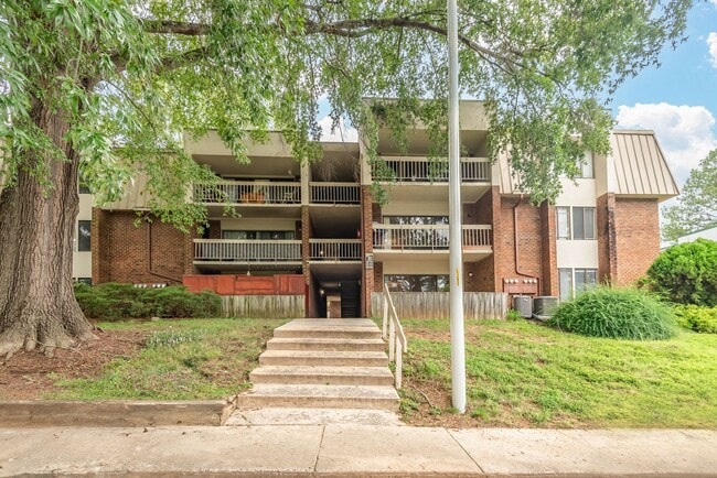 Bolinwood condo available mid-June!! 3 beds, 2 baths in GREAT location in Chapel Hill! - Bolinwood condo available mid-June!! 3 beds, 2 baths in GREAT location in Chapel Hill!