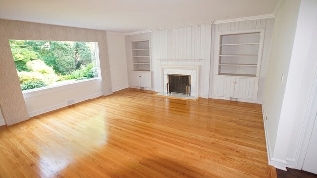 Foto del edificio - 460 Highcrest Dr