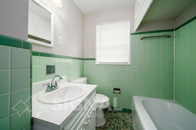 Foto del edificio - 213 Lake Dr Cir NE