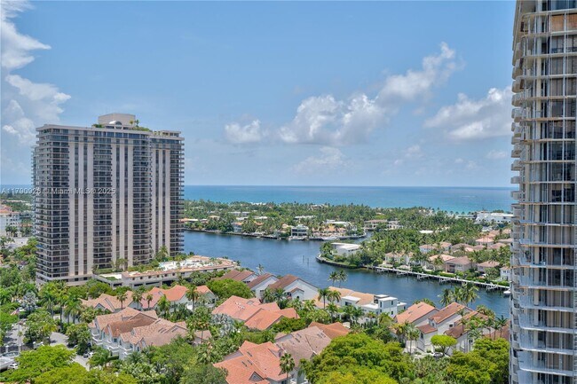 Foto del edificio - 19400 Turnberry Way