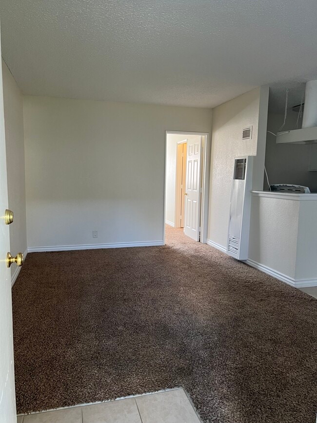 sala de estar - 2324 E Commonwealth Ave