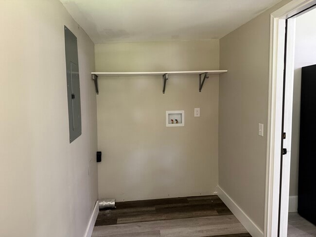 Laundry - 713 N Chamberlain Ave