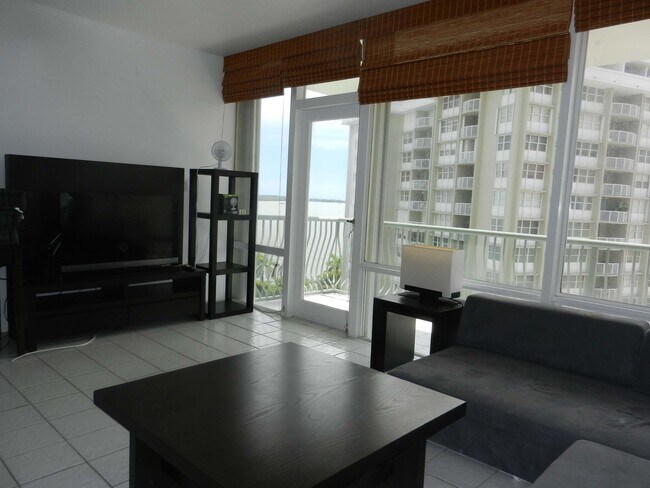 Building Photo - 1408 Brickell Bay Dr
