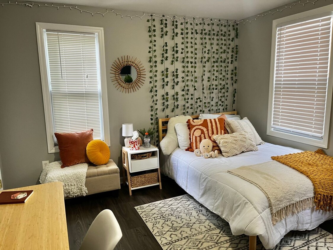 Primary Photo - 4 Bedroom House in Southside w/ Central Ai...