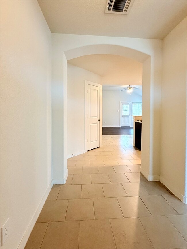 Building Photo - 6807 Bardsdale Ct