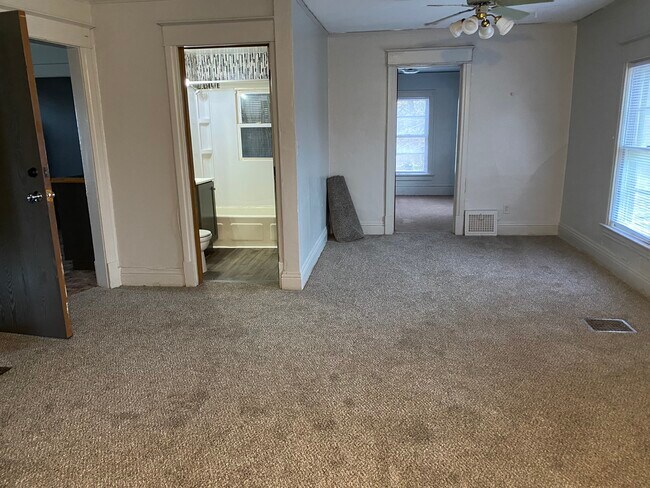 Foto del edificio - 1119 N Winnebago St