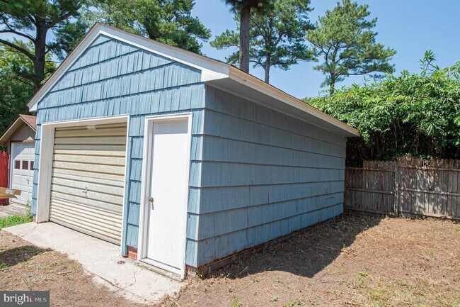 Building Photo - 421 Monticello Ave