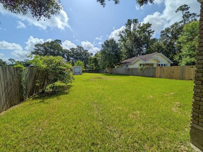 Building Photo - 460 Belvedere Dr
