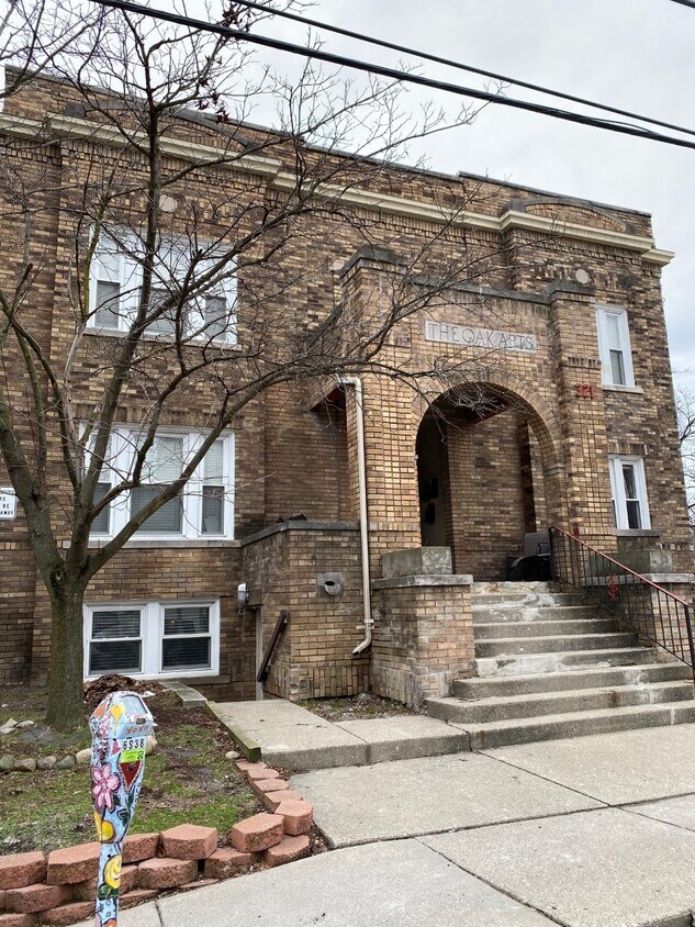 Primary Photo - 321 W 6th St