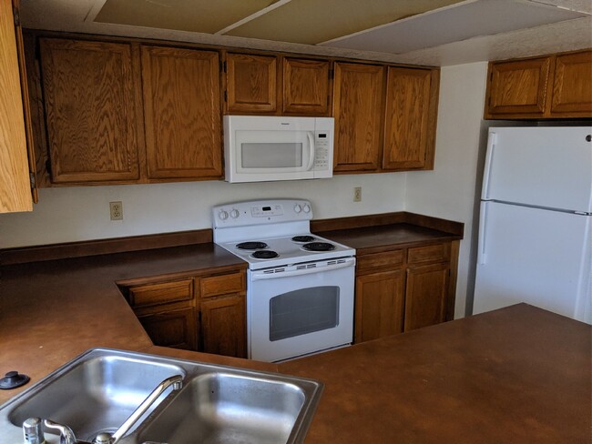 Building Photo - Tempe 3/2 available in August. 1.5 miles f...