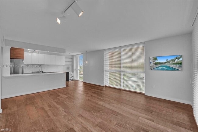 Foto del edificio - 2 br, 2 bath Condo - 1688 West Ave Apt 209...