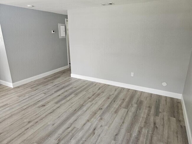 Foto del edificio - 1214 East Chilkoot Avenue Unit A