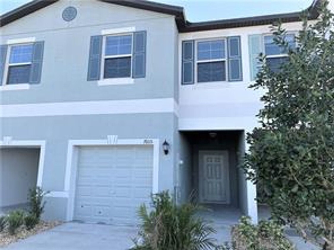 Foto principal - Tampa Townhome Available for Rent