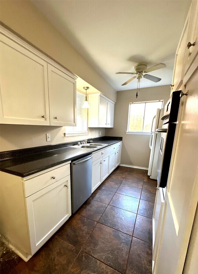 Foto del edificio - 1520 Highland Dr