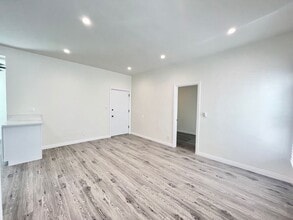 Building Photo - 404 N Coronado St
