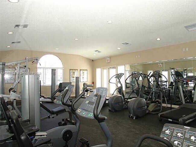 Foto del edificio - 651 Lyons Rd