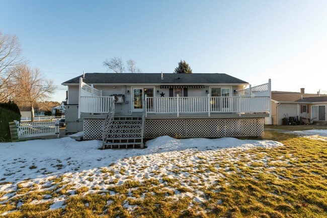 Building Photo - 50 Laurel Cir