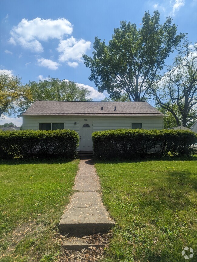 Building Photo - 905 W Columbia Ave