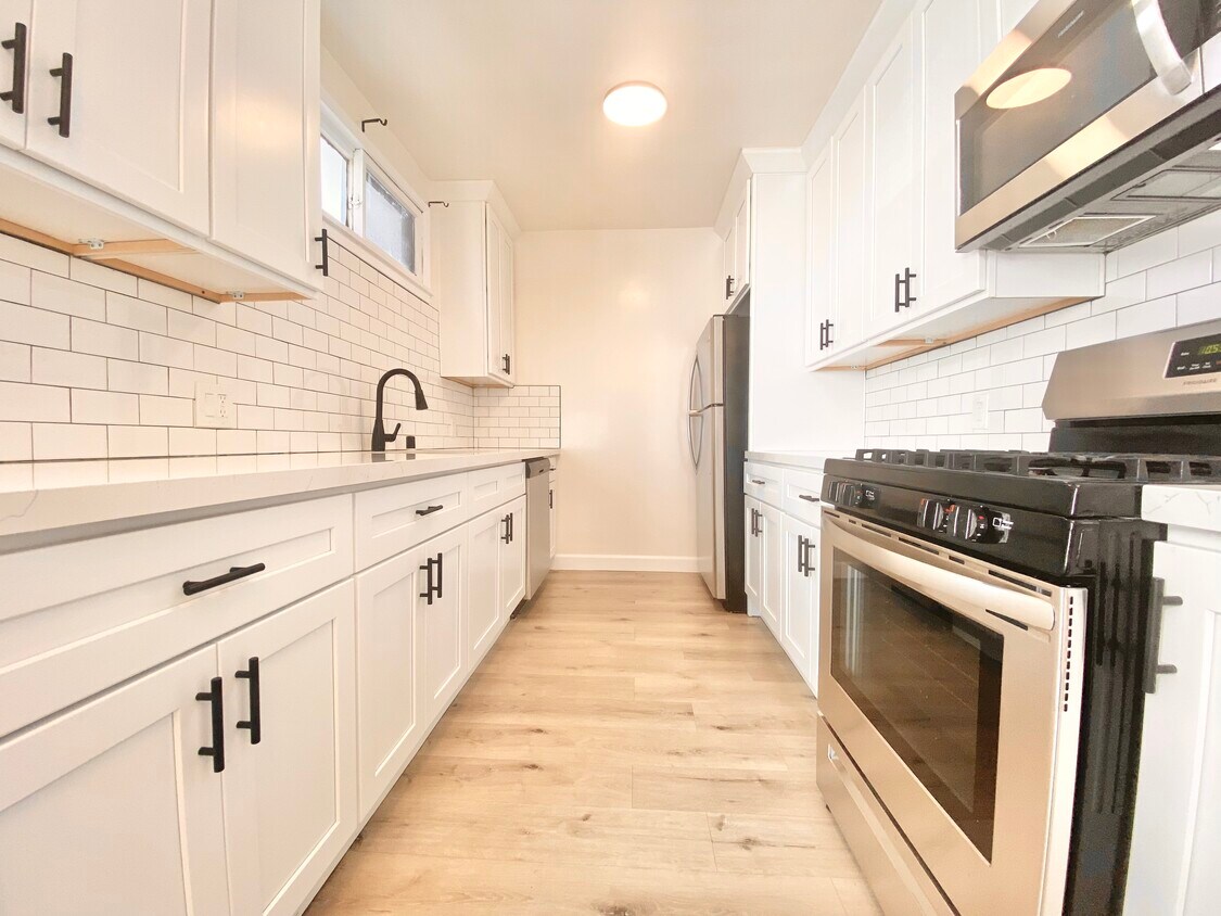 Foto principal - 4771 Marathon St