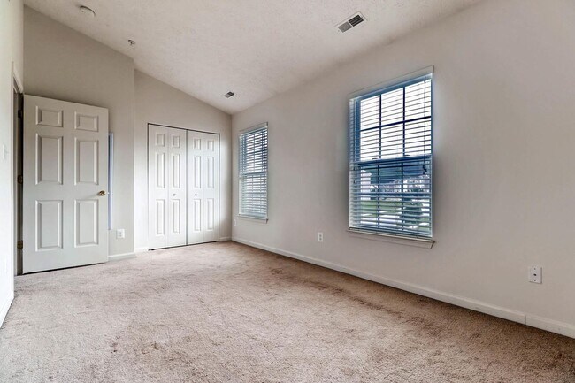Building Photo - *Available Jan 1 2024!* Newer Townhome Loc...