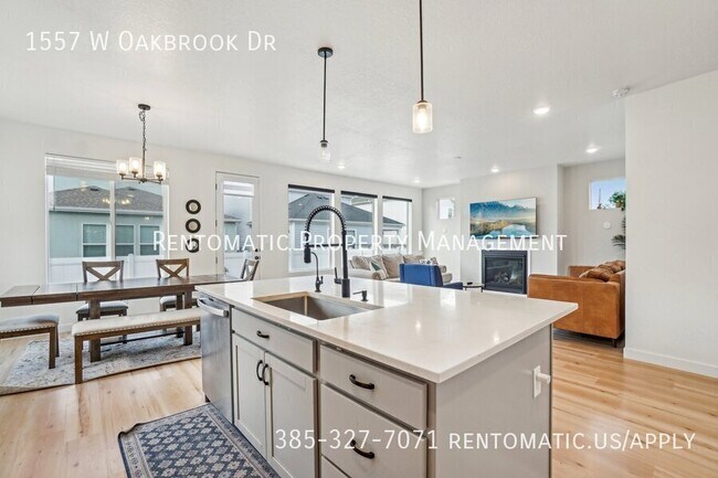 Foto del edificio - 1557 W Oakbrook Dr