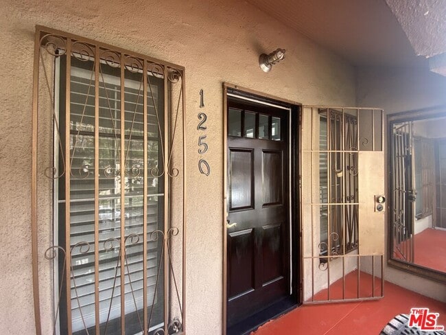 Foto del edificio - 1250 S Crescent Heights Blvd
