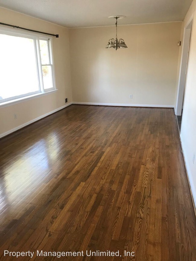 Building Photo - 921 Clay Rd