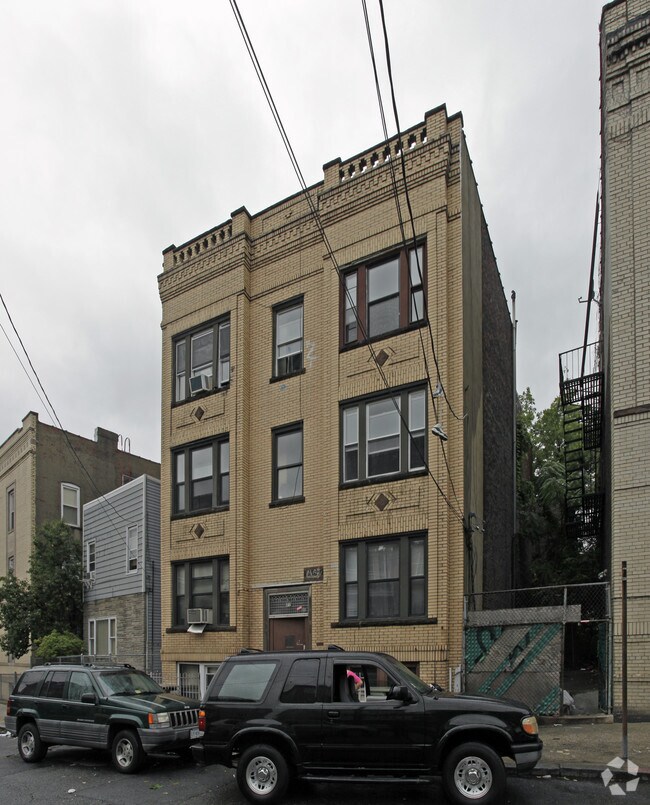 Building Photo - 27 Gray St