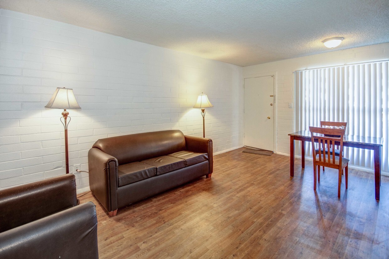 Foto principal - 919 N Alvernon Way