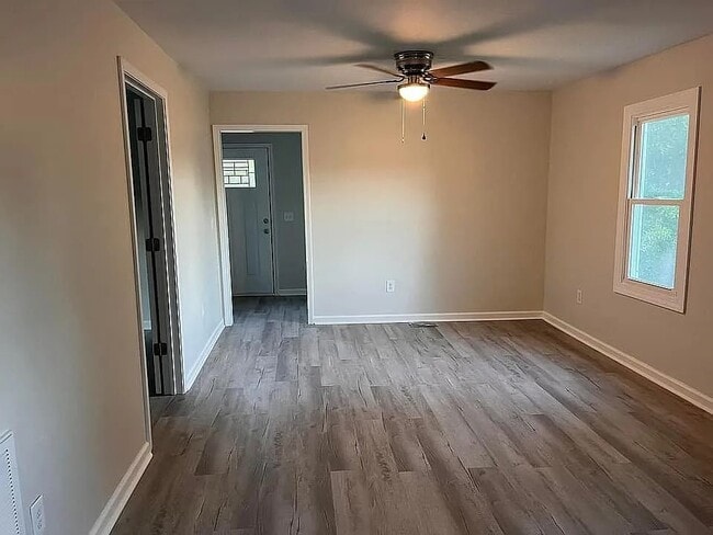 Building Photo - 10 Earle St