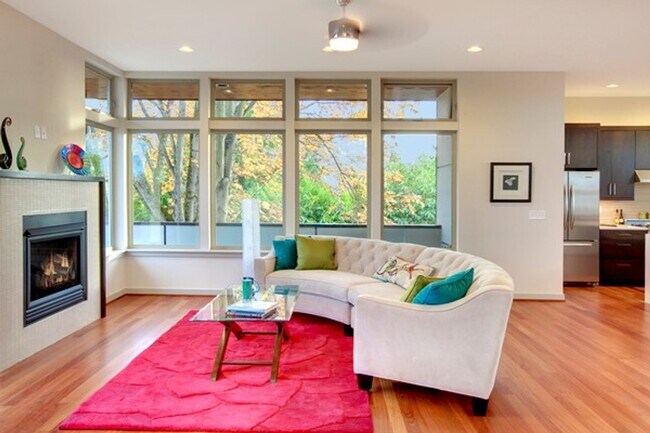 Foto del edificio - Stunning Ravenna Contemporary Home! Virtua...