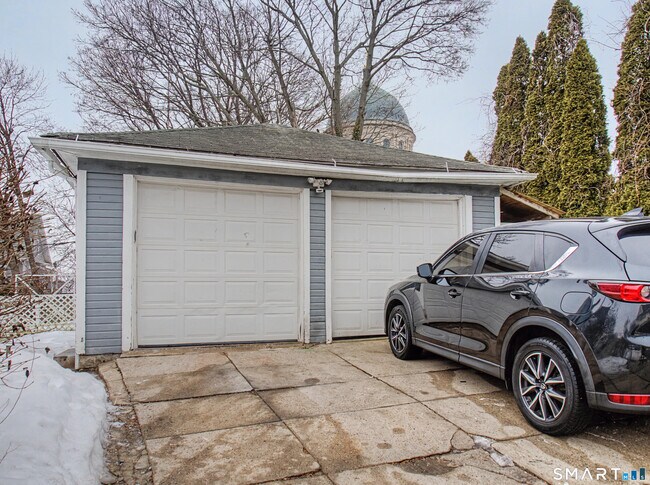 Building Photo - 361 Ridgefield Ave