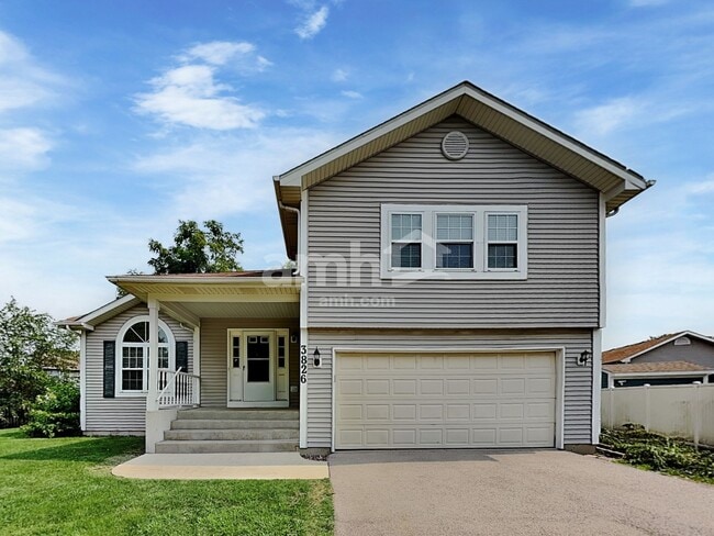 Building Photo - 3826 Hennepin Ct