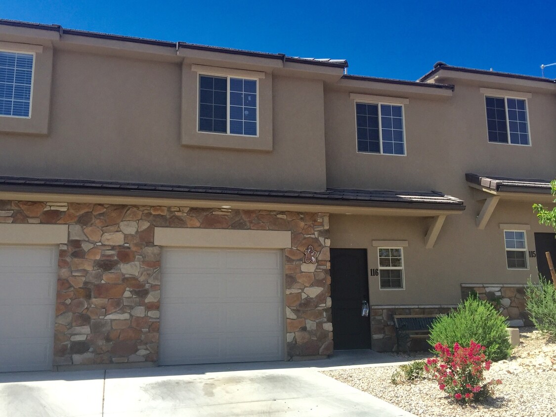 Foto principal - Millcreek Springs Townhome